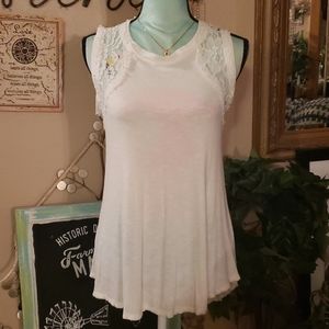 0+0 White Tank Top with Lace Accents Size Small
